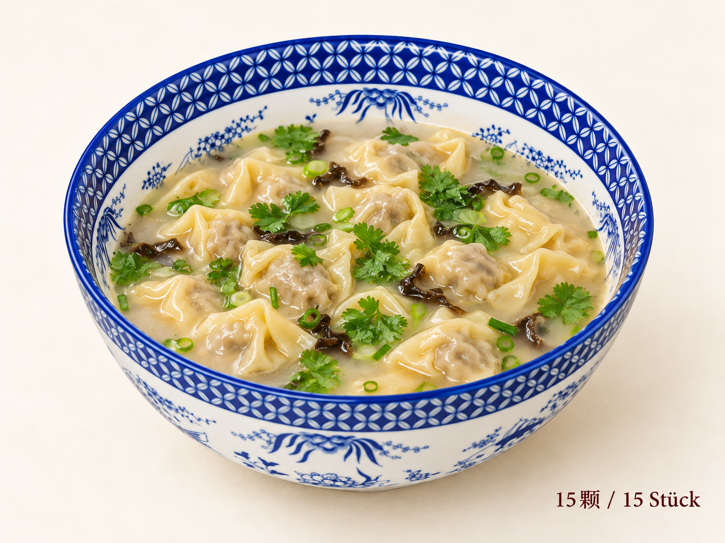 Wantan-Suppe mit Rindfleisch und Shiitake