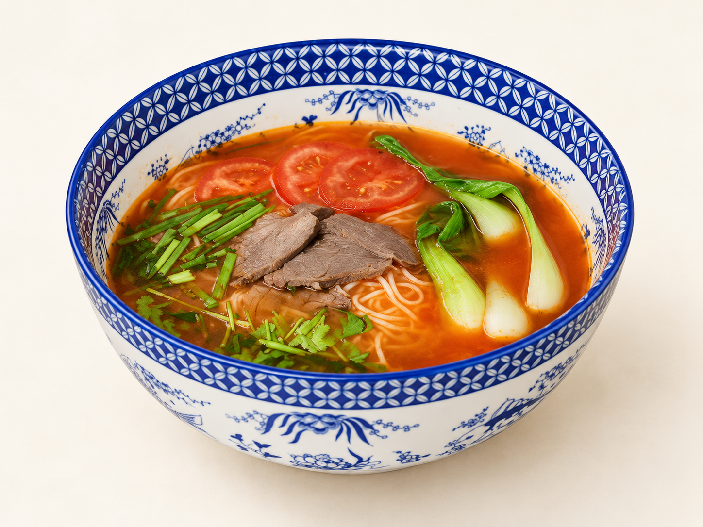 Reisnudeln mit Rindfleisch und Tomaten