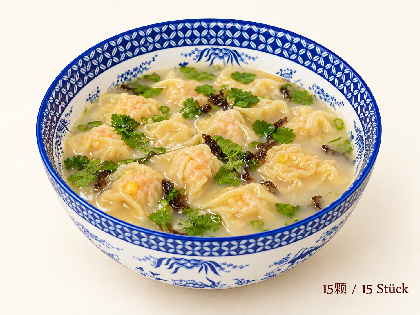 Wantan-Suppe mit Garnelen und Mais